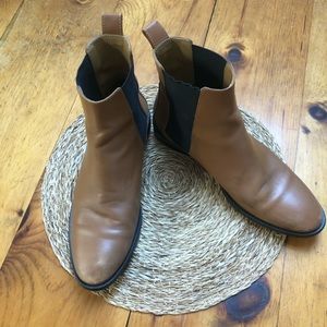 Everlane Chelsea Leather Boot